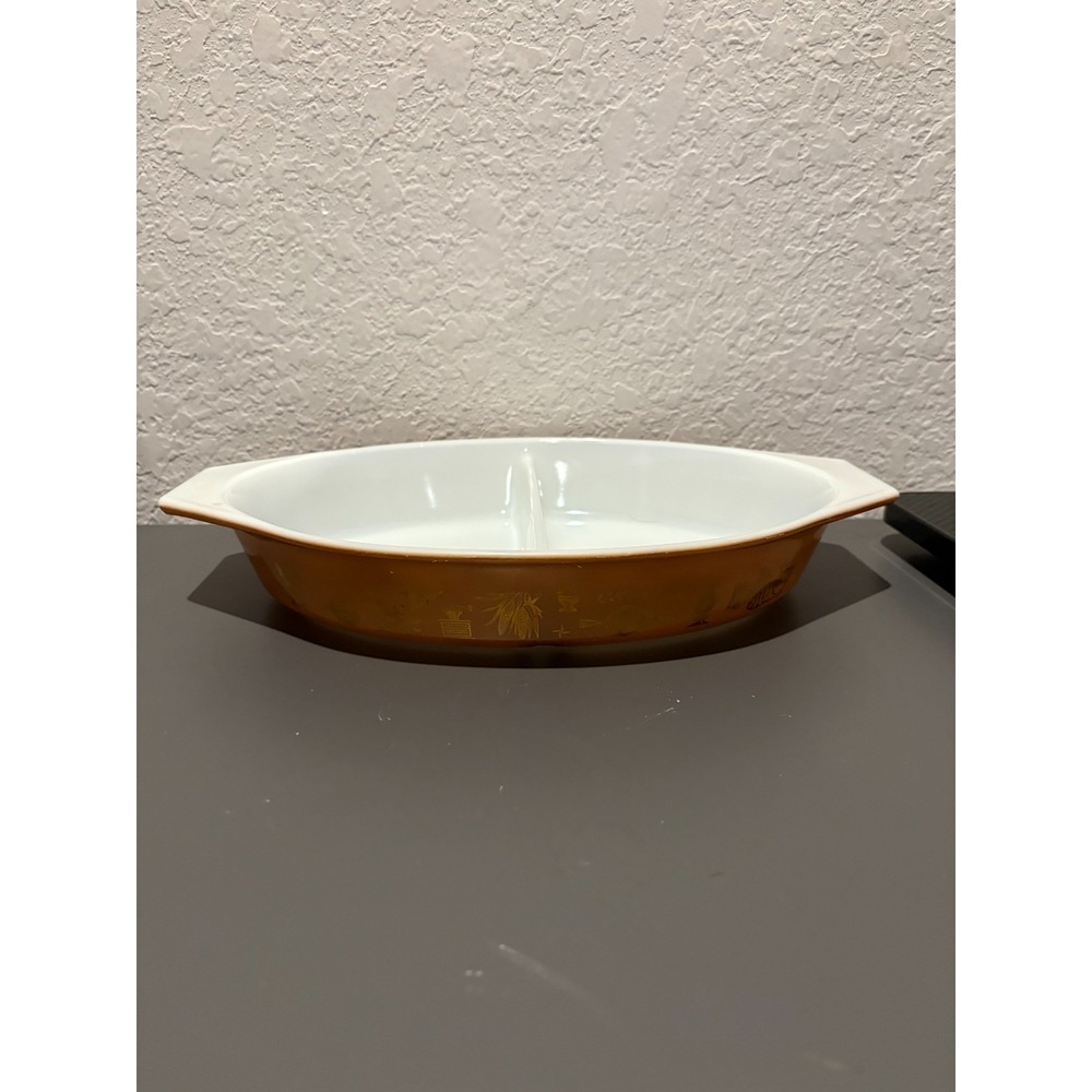 VINTAGE PYREX EARLY AMERICAN 1.5 QUART DIVIDED CASSEROLE DISH - BROWN & GOLD